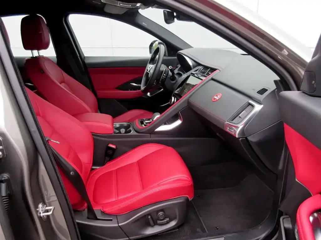 Jaguar E-PACE — фото 10