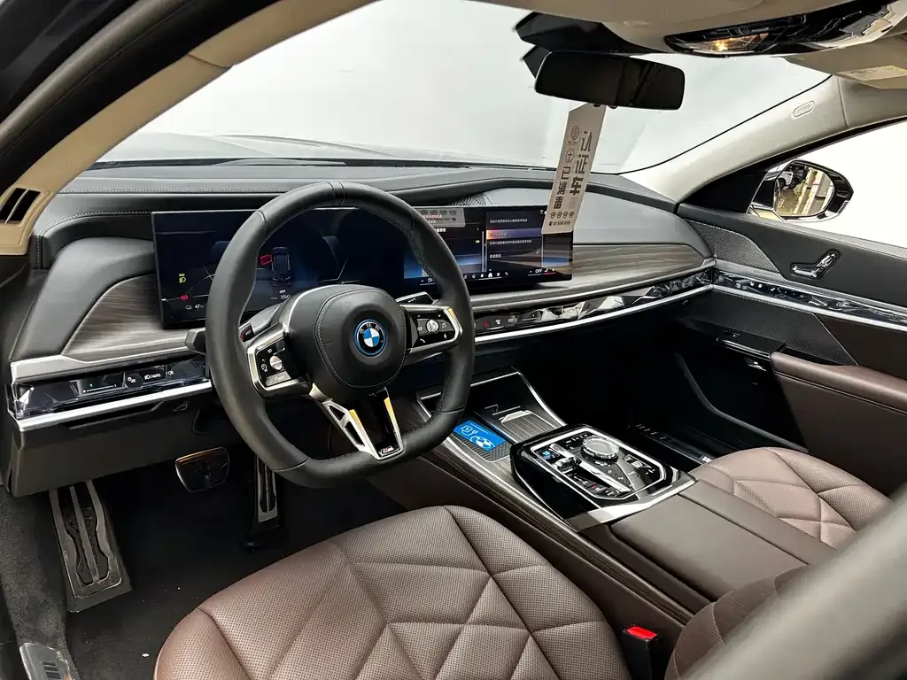 BMW i7 — фото 10