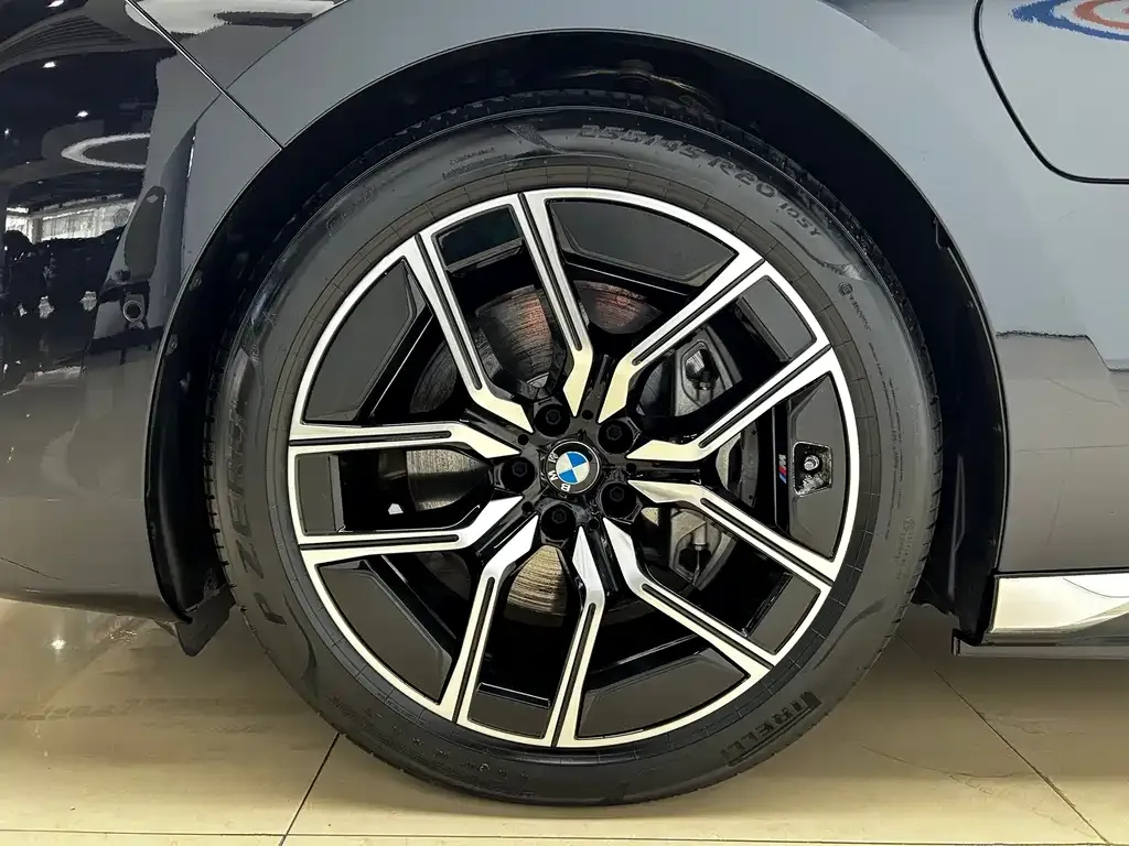 BMW i7 — фото 4