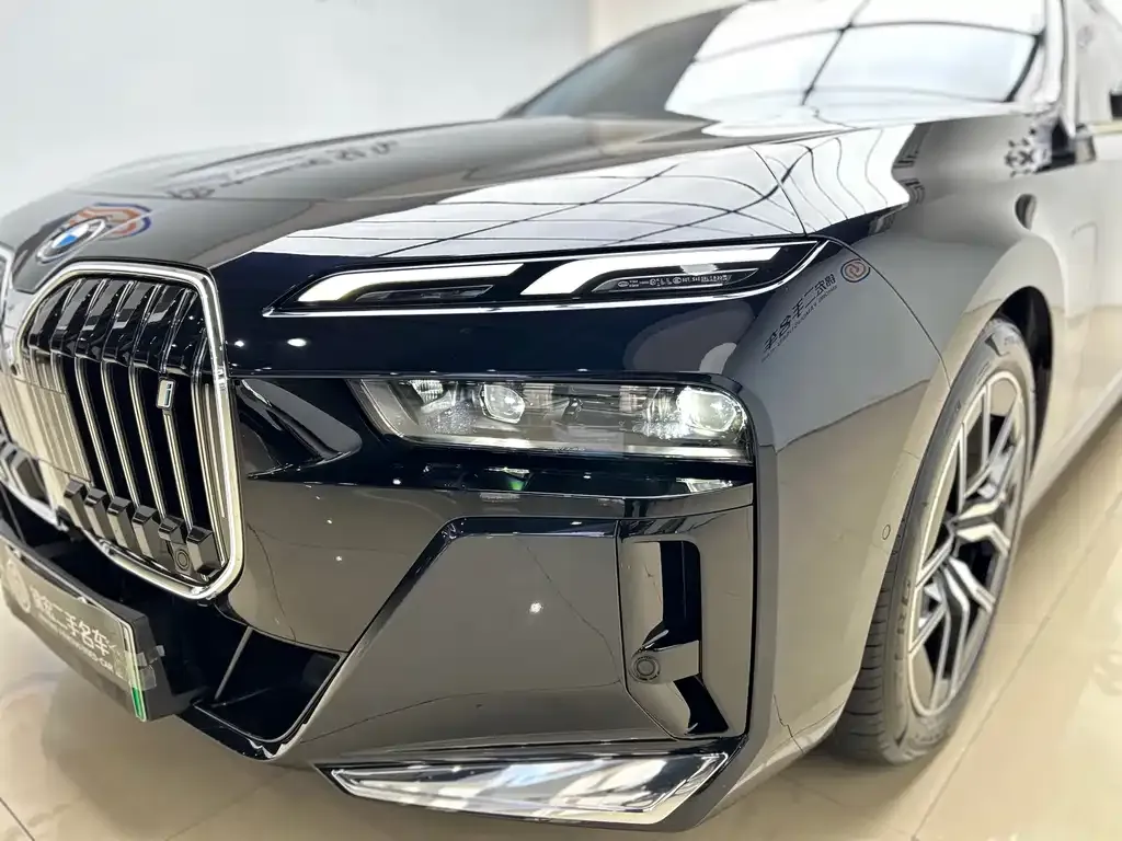 BMW i7 — фото 5