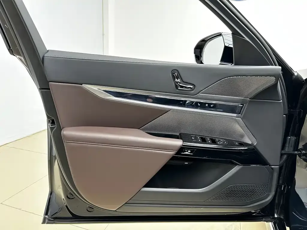 BMW i7 — фото 6