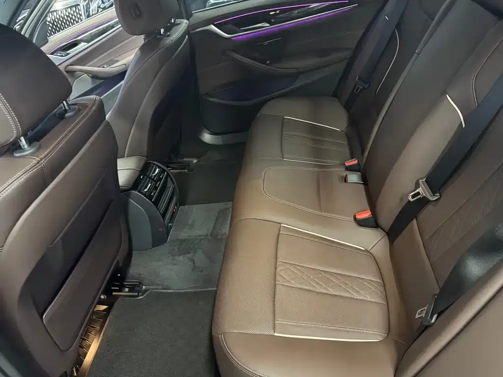BMW 5 Series — фото 10