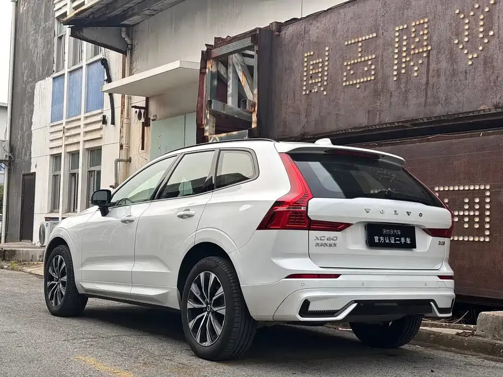 Volvo XC60 — фото 4