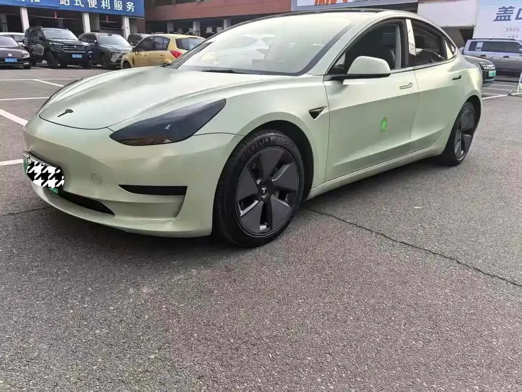Tesla Model 3 — фото 1