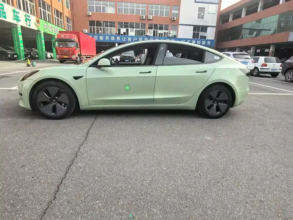 Tesla Model 3 — фото 3