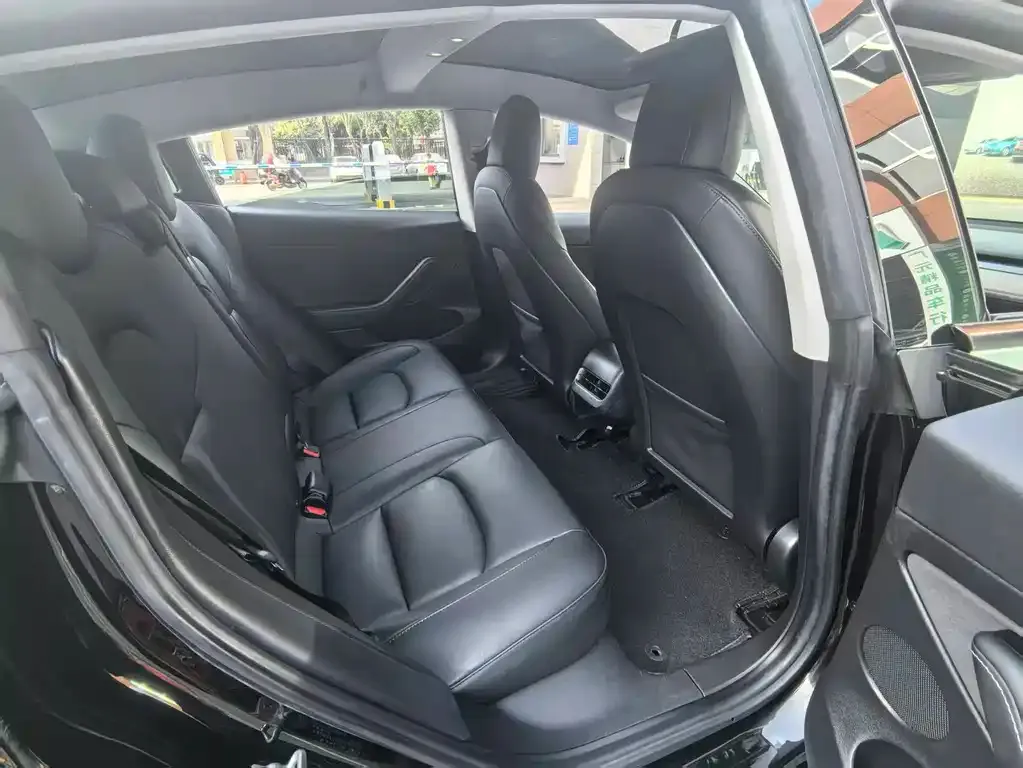 Tesla Model 3 — фото 6