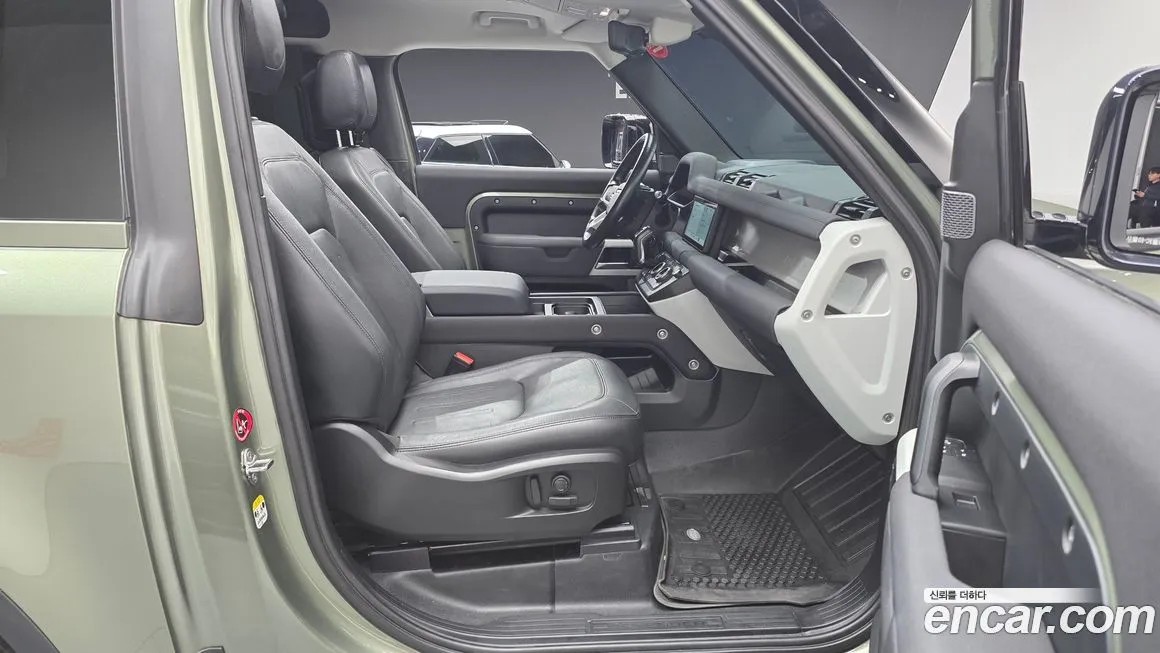 Land Rover Defender — фото 10