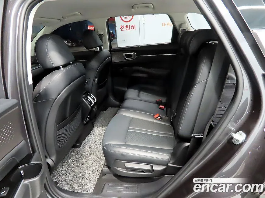Kia Sorento — фото 7