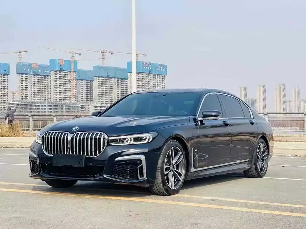 BMW 7 Series — фото 1