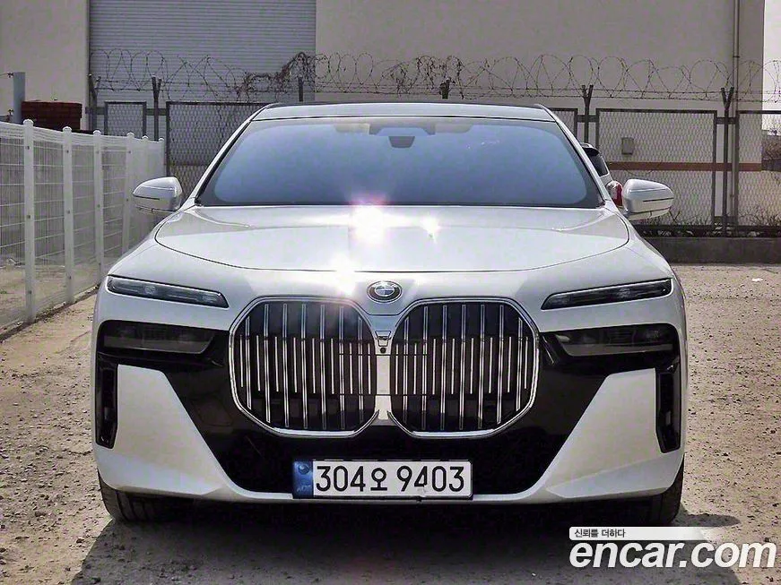 BMW 7-Series — фото 1