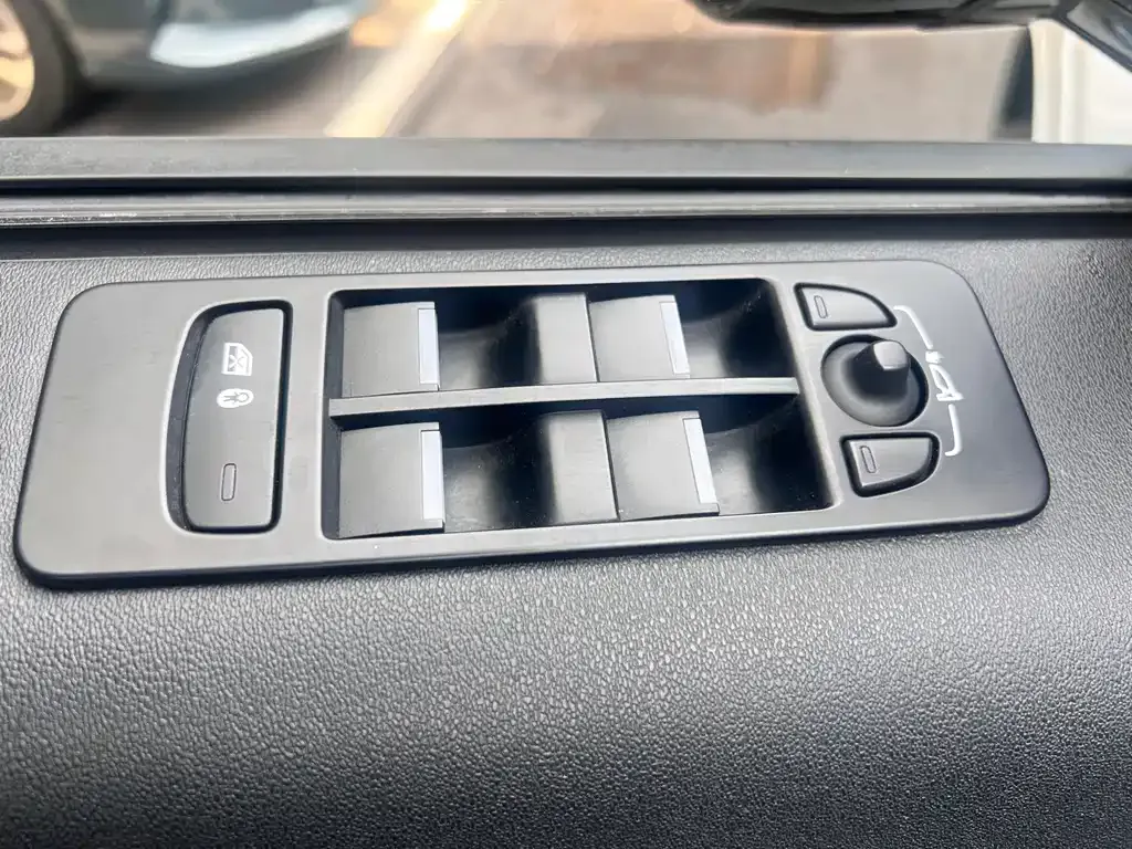 Land Rover Discovery Sport — фото 10