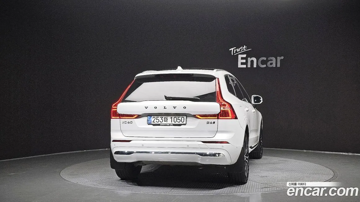Volvo XC60 — фото 4