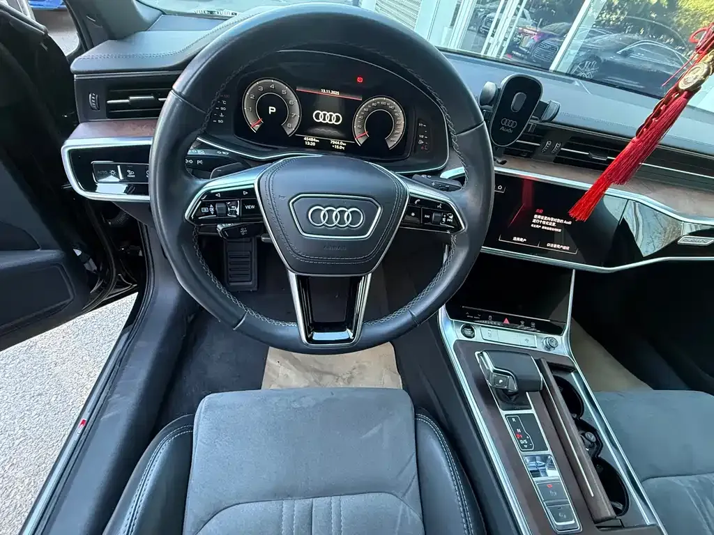 Audi A6L — фото 5