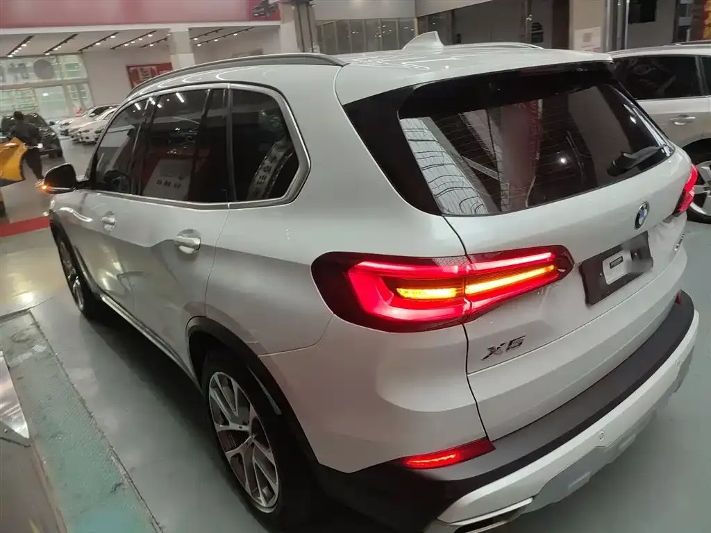 BMW X5 (Import) — фото 5