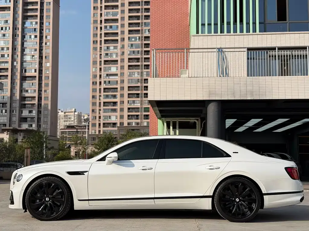Bentley Flying Spur — фото 3