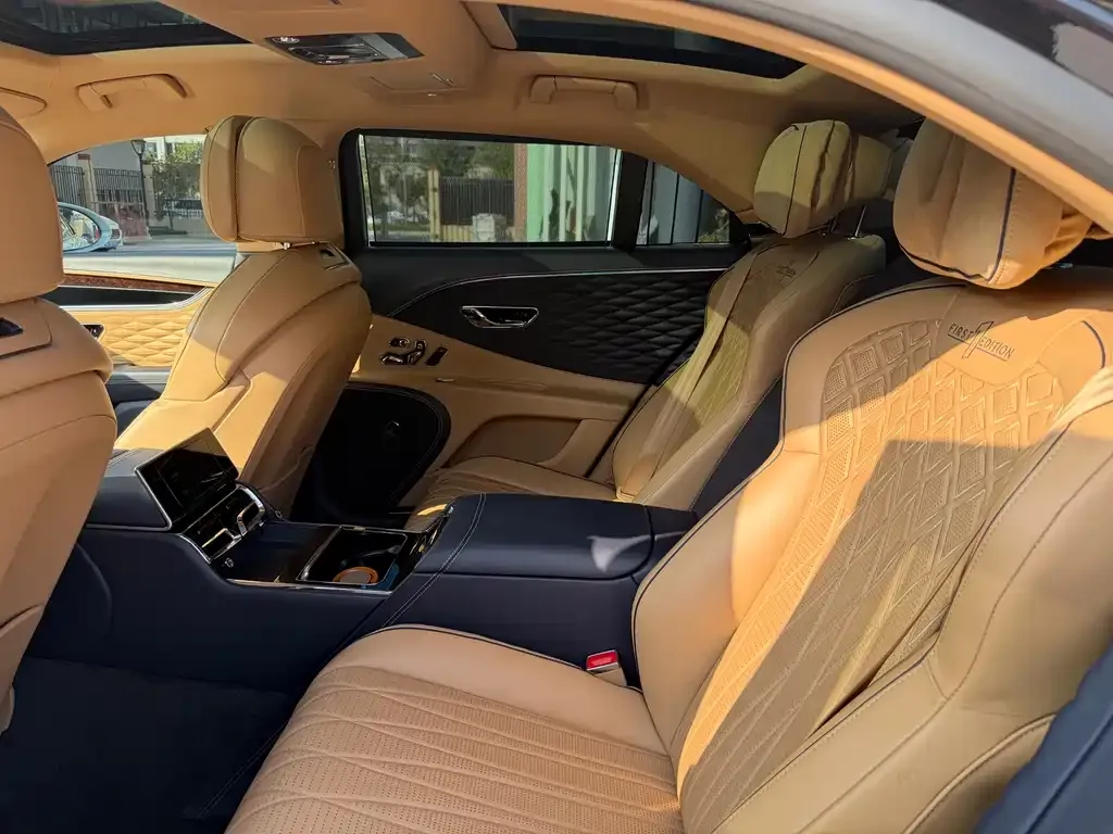 Bentley Flying Spur — фото 8