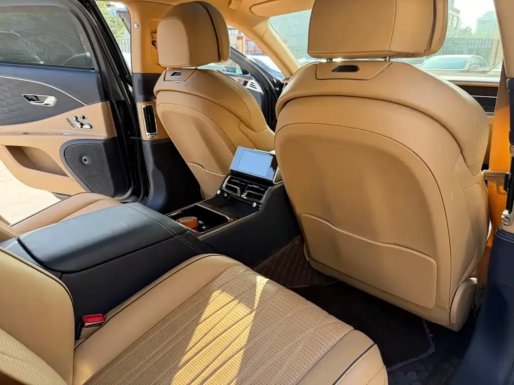 Bentley Flying Spur — фото 9