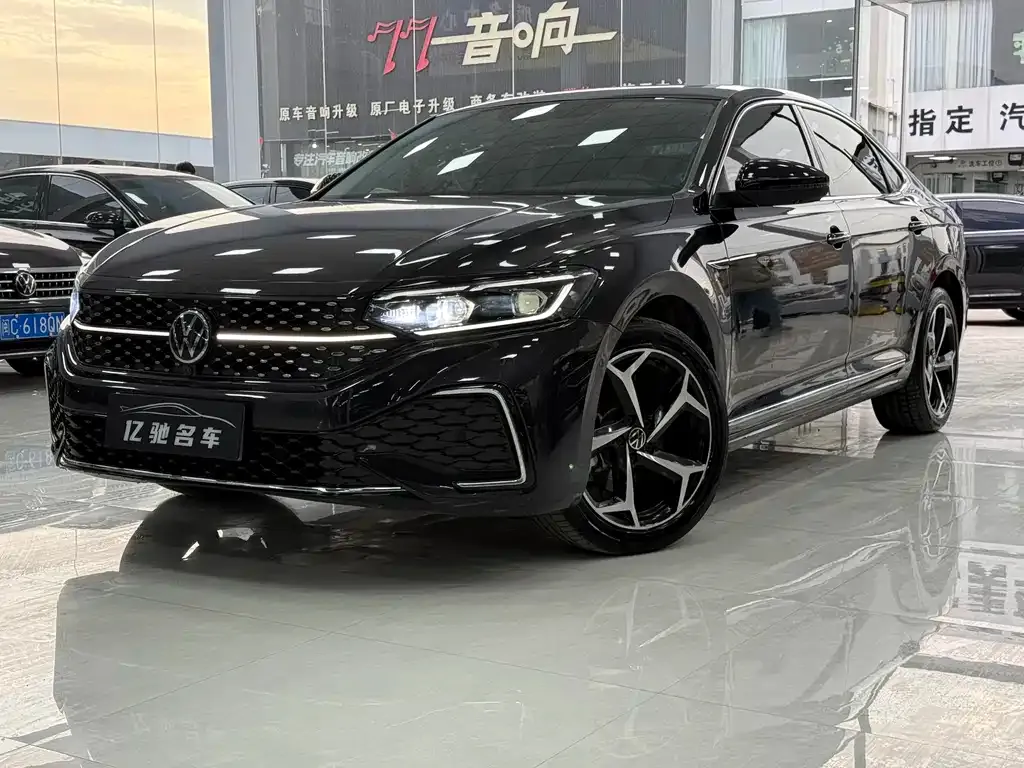 Volkswagen Passat — фото 1