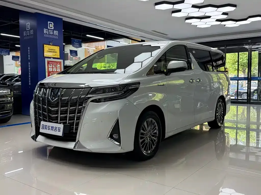 Toyota Alphard — фото 1