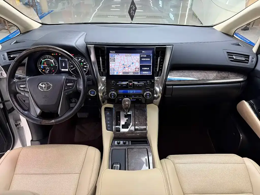 Toyota Alphard — фото 4