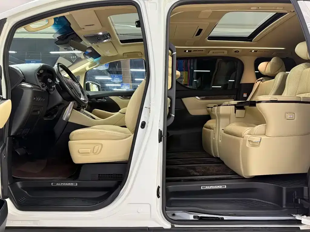 Toyota Alphard — фото 9