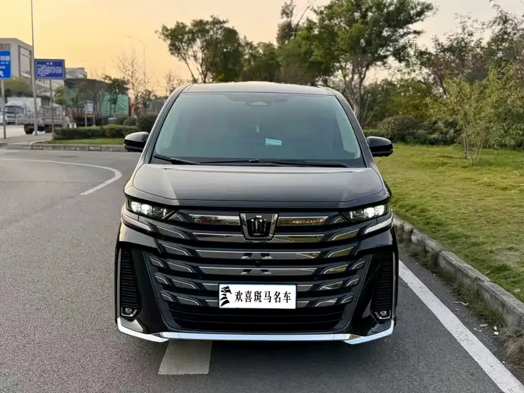 Toyota Vellfire — фото 2