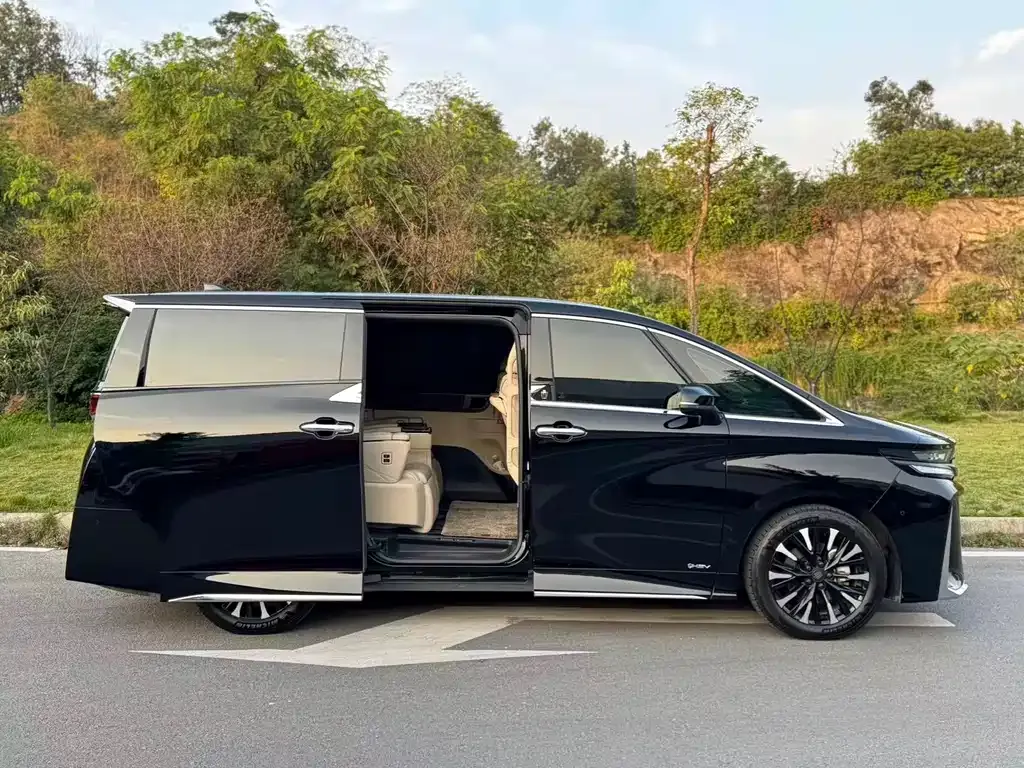 Toyota Vellfire — фото 3