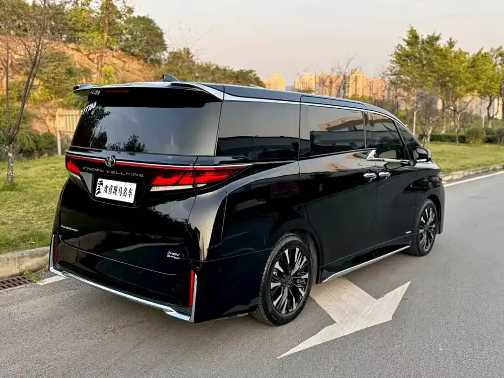 Toyota Vellfire — фото 4