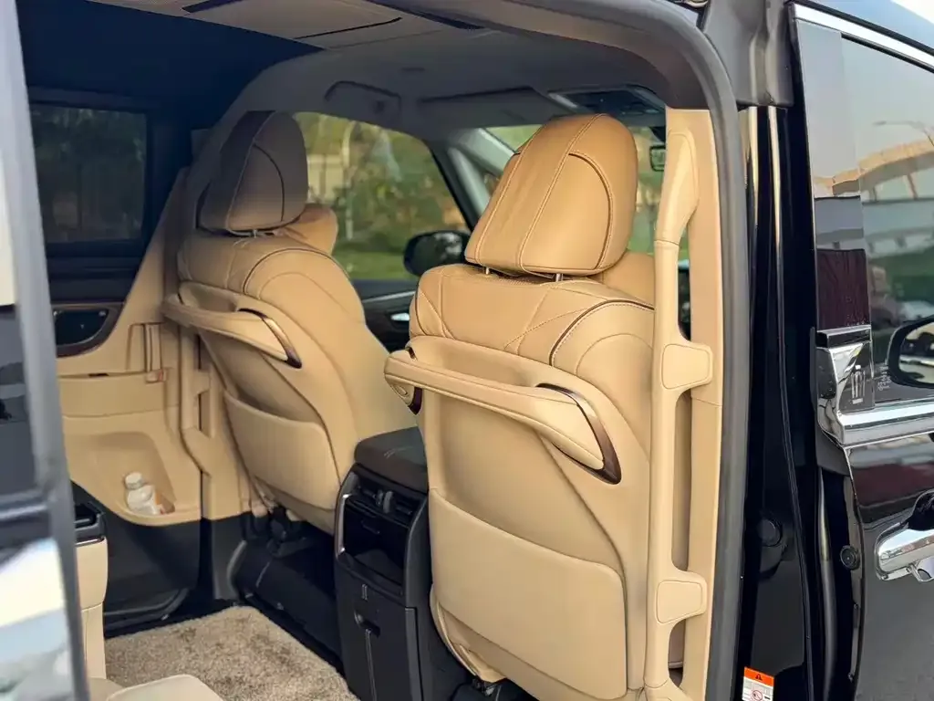 Toyota Vellfire — фото 8