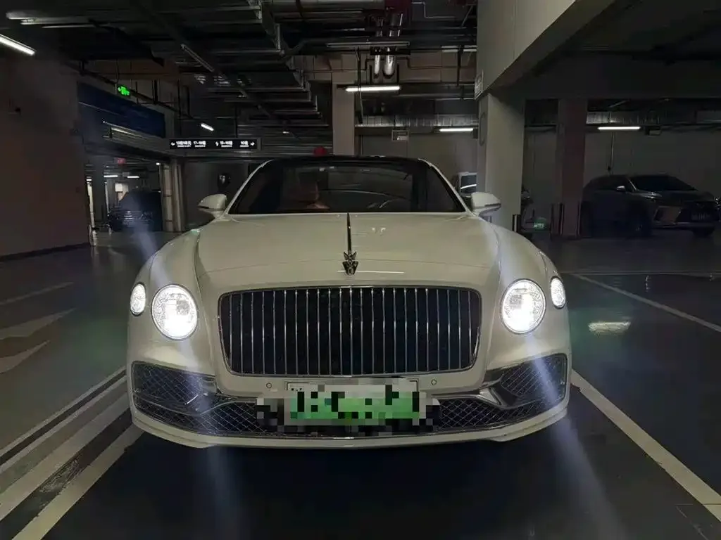 Bentley Flying Spur PHEV — фото 2