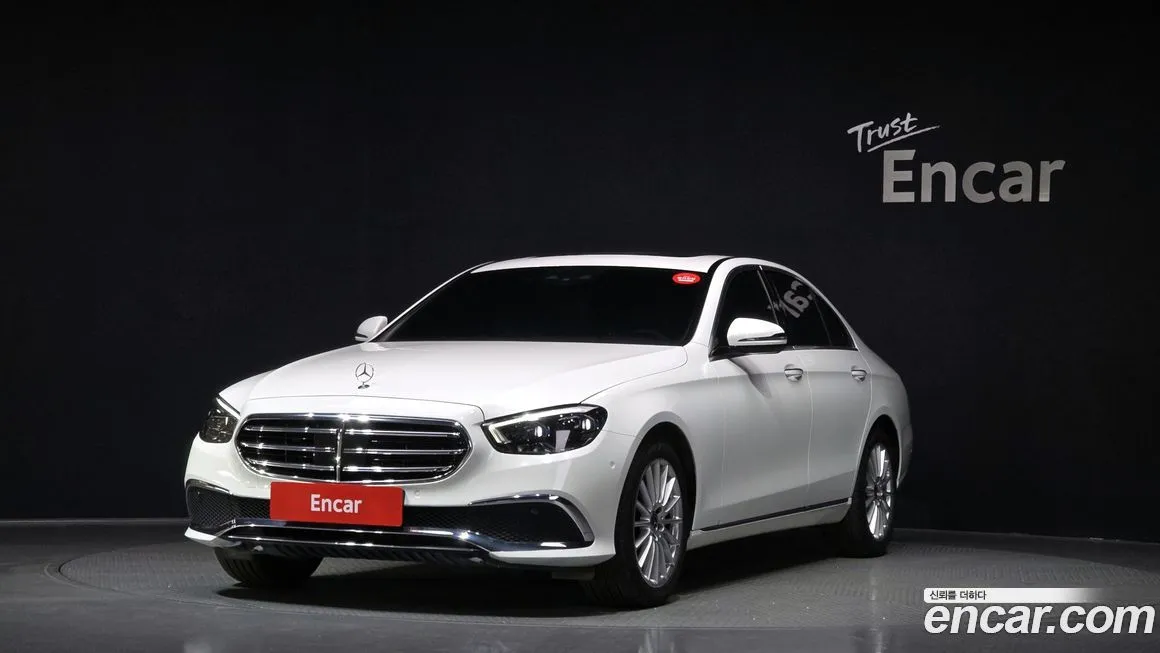 Mercedes-Benz E-Class — фото 1
