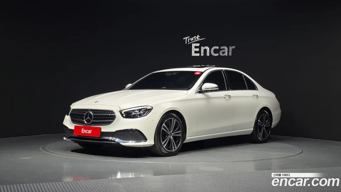 Mercedes-Benz E-Class — фото 1
