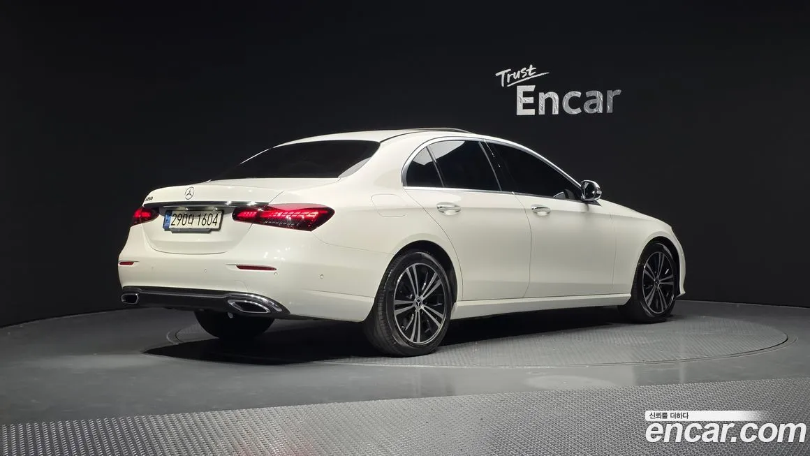 Mercedes-Benz E-Class — фото 2