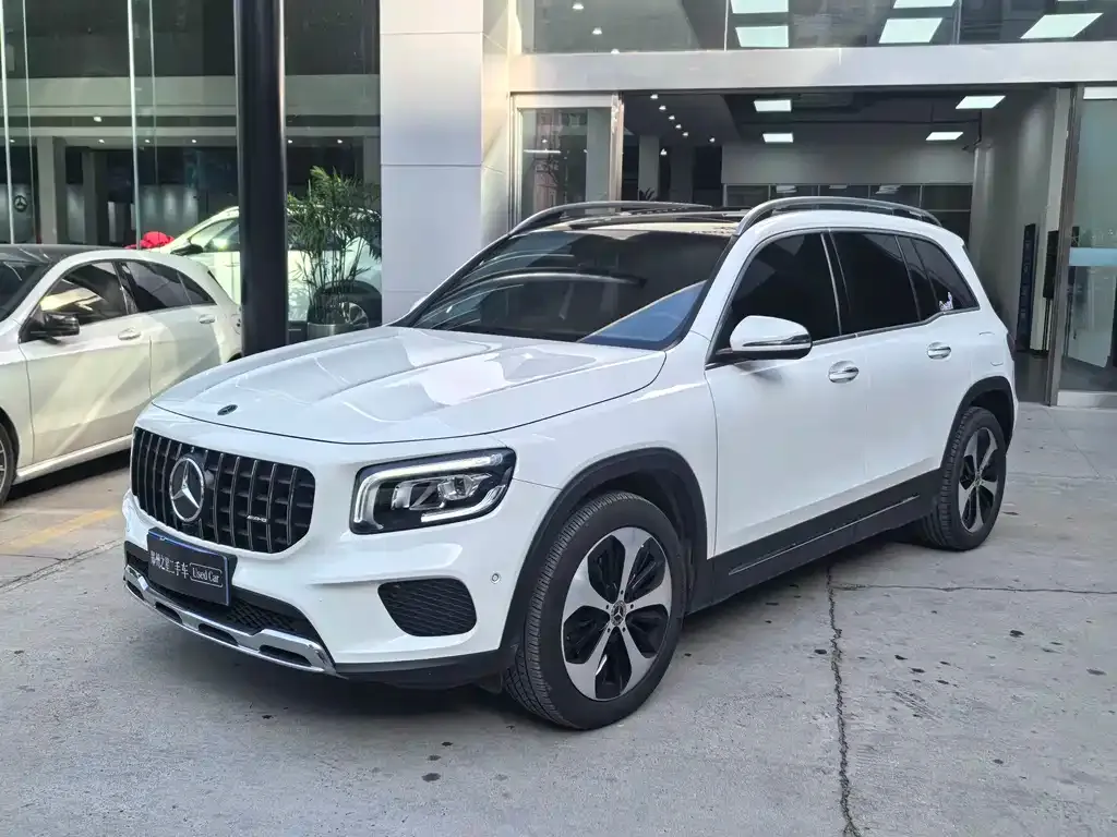 Mercedes-Benz GLB — фото 1