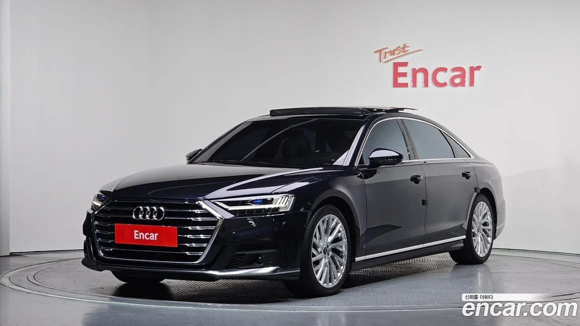 Audi A8 — фото 1