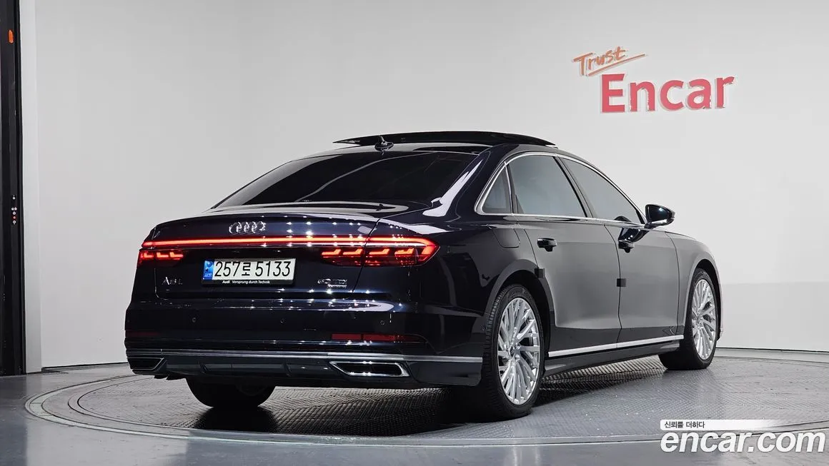 Audi A8 — фото 2