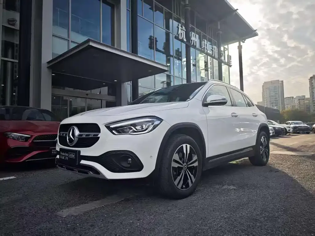 Mercedes-Benz GLA — фото 1