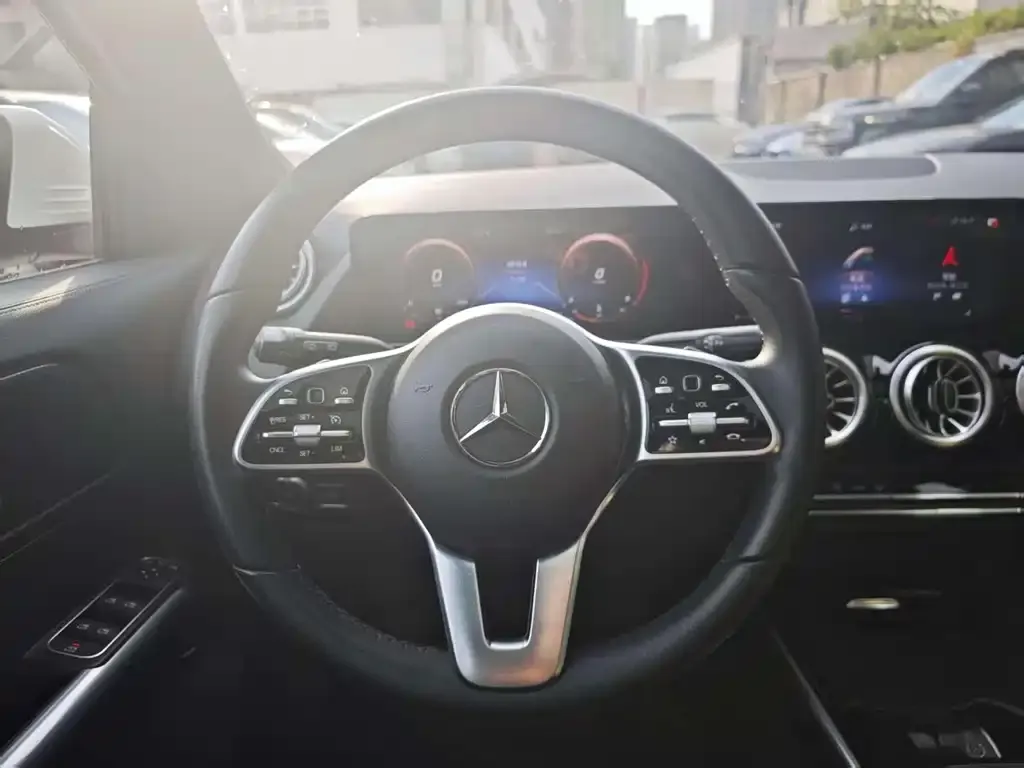Mercedes-Benz GLA — фото 10