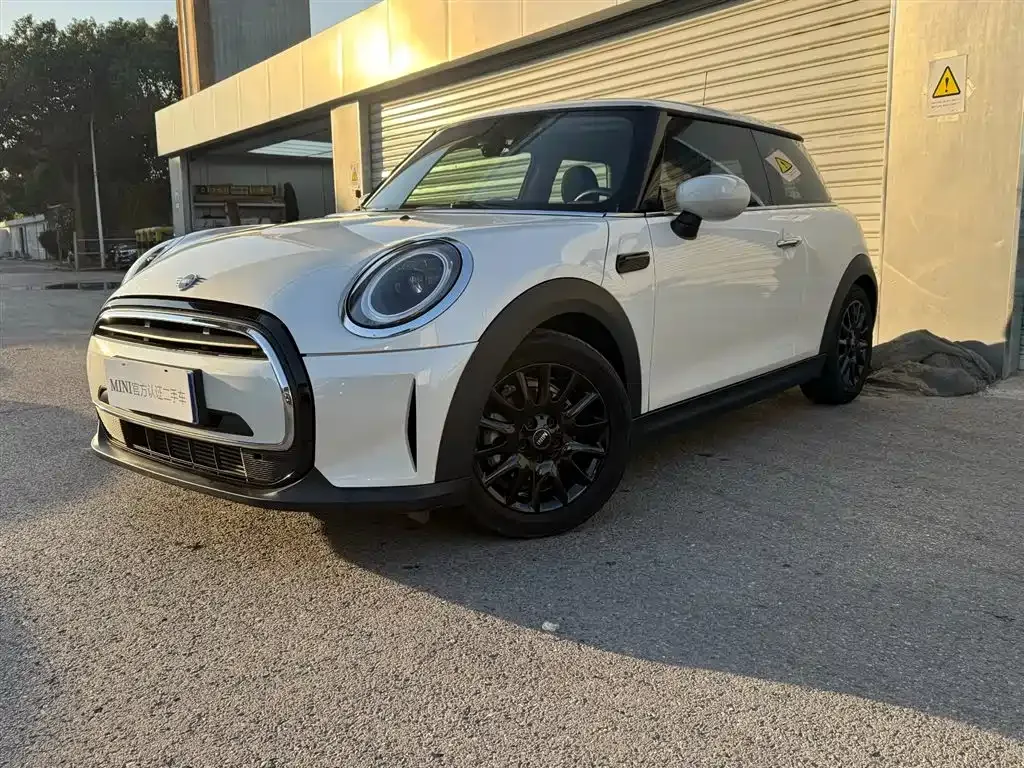 MINI Cooper (3-door) — фото 1
