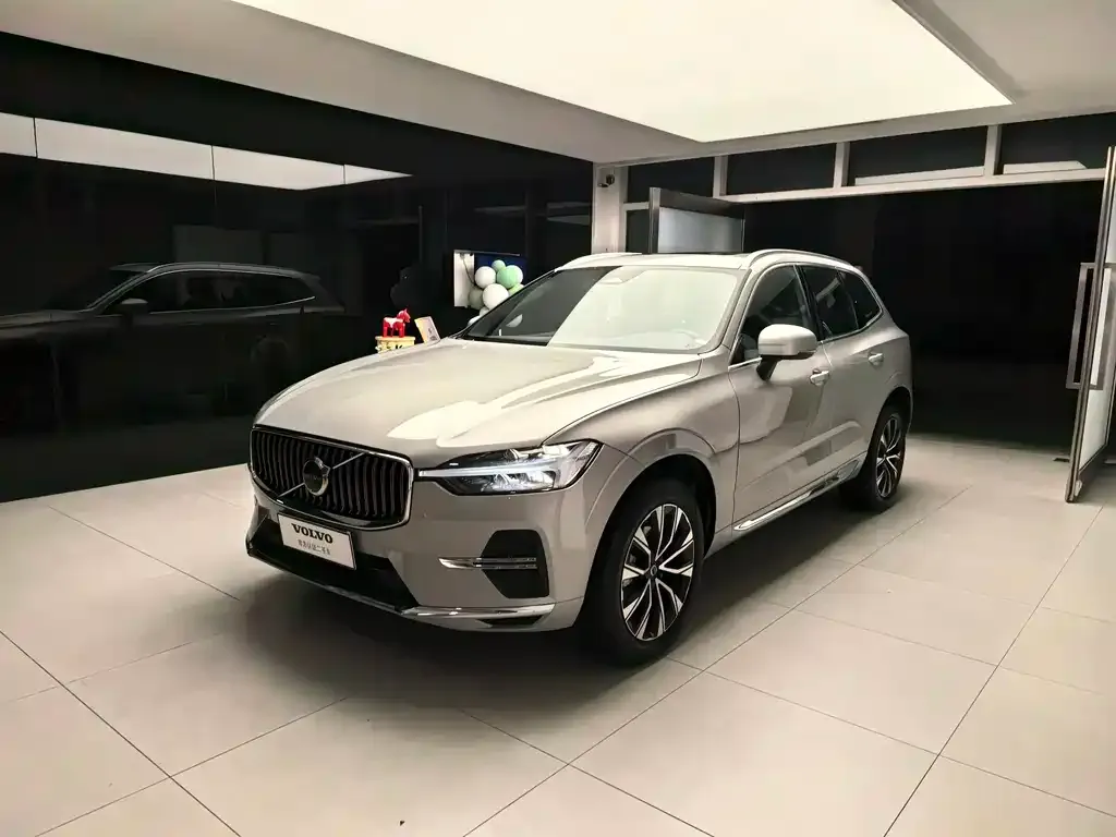 Volvo XC60 — фото 1