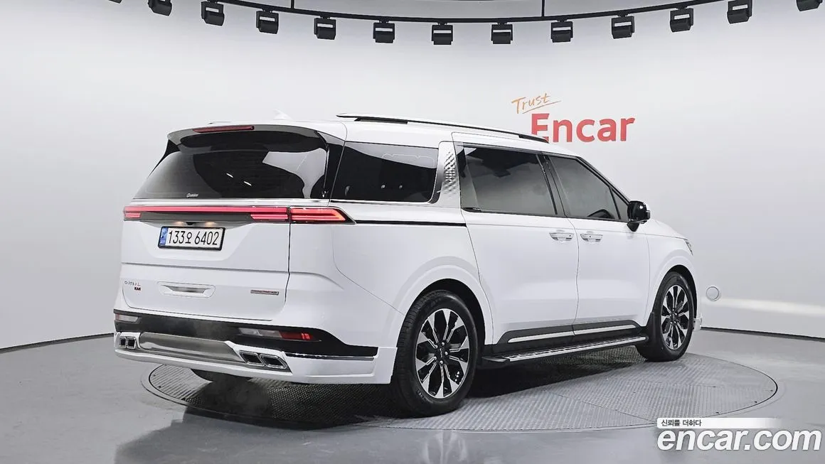 Kia Carnival — фото 2