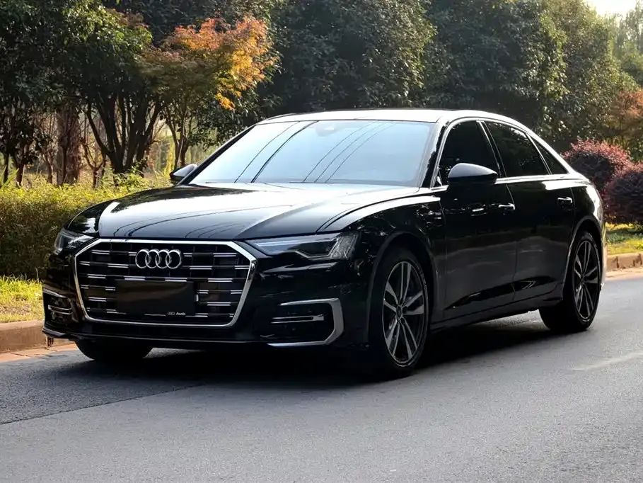 Audi A6L — фото 1