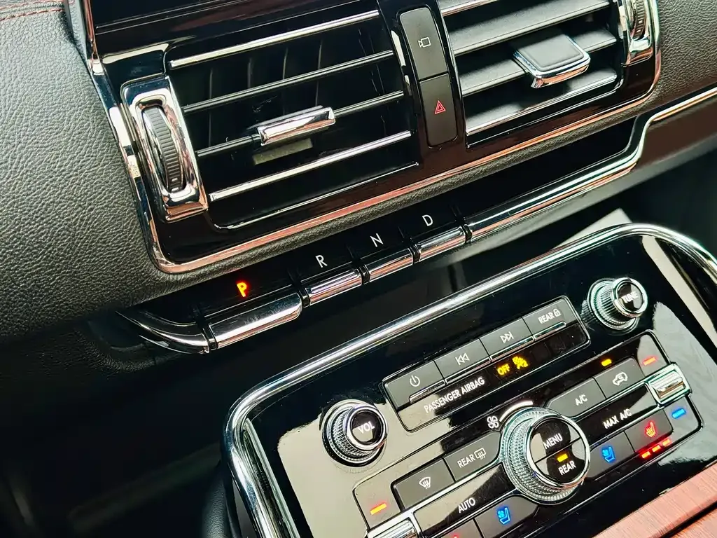 Lincoln Navigator — фото 9