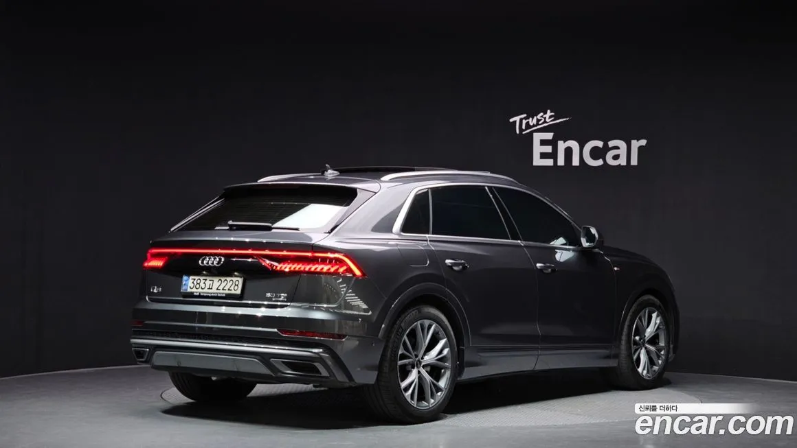Audi Q8 — фото 2
