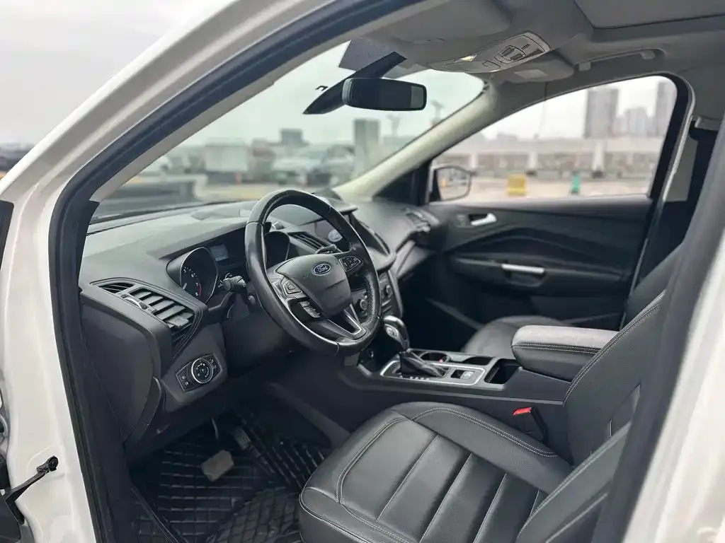 Ford Kuga — фото 7
