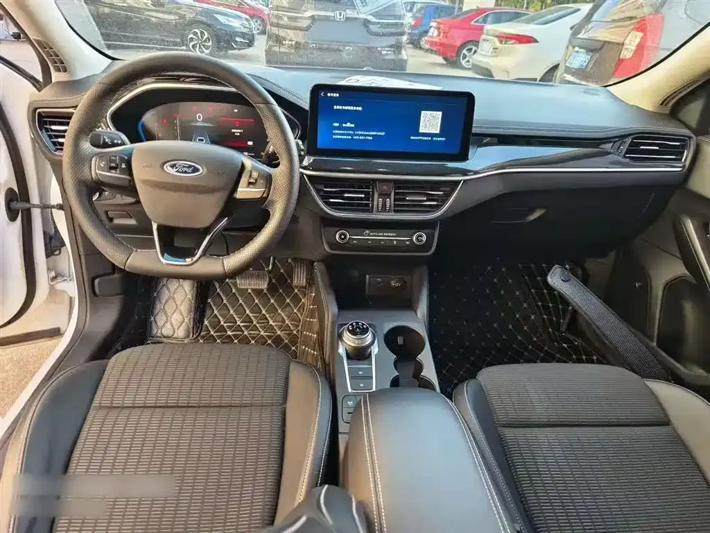 Ford Focus Active — фото 8