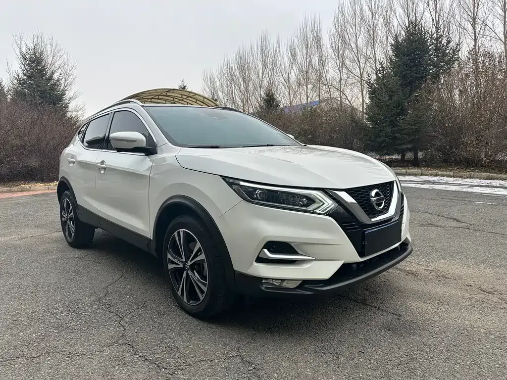 Nissan Qashqai — фото 1