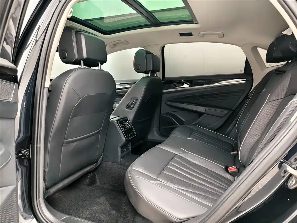 Volkswagen Passat — фото 10