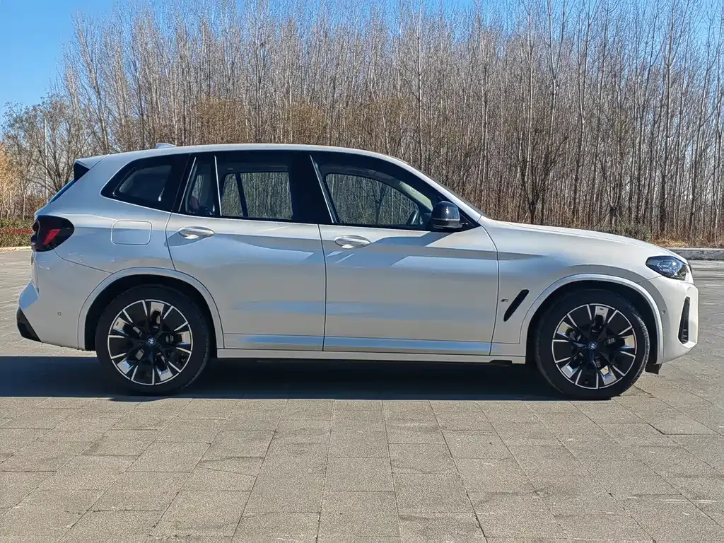 BMW iX3 — фото 4
