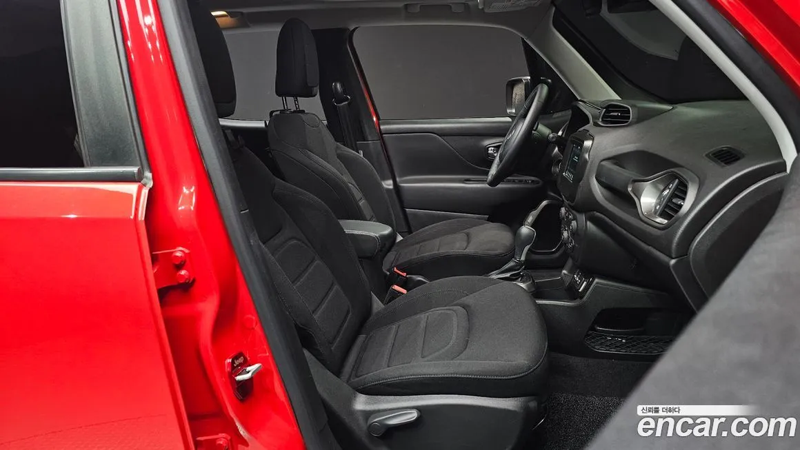 Jeep Renegade — фото 10